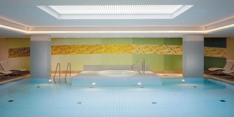 Hotel im Art+Tech-Stil mit Skybar