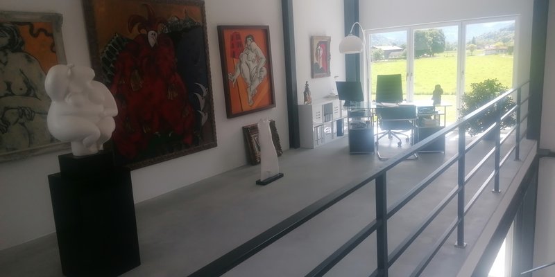 Kunsthaus with a view of the mountains